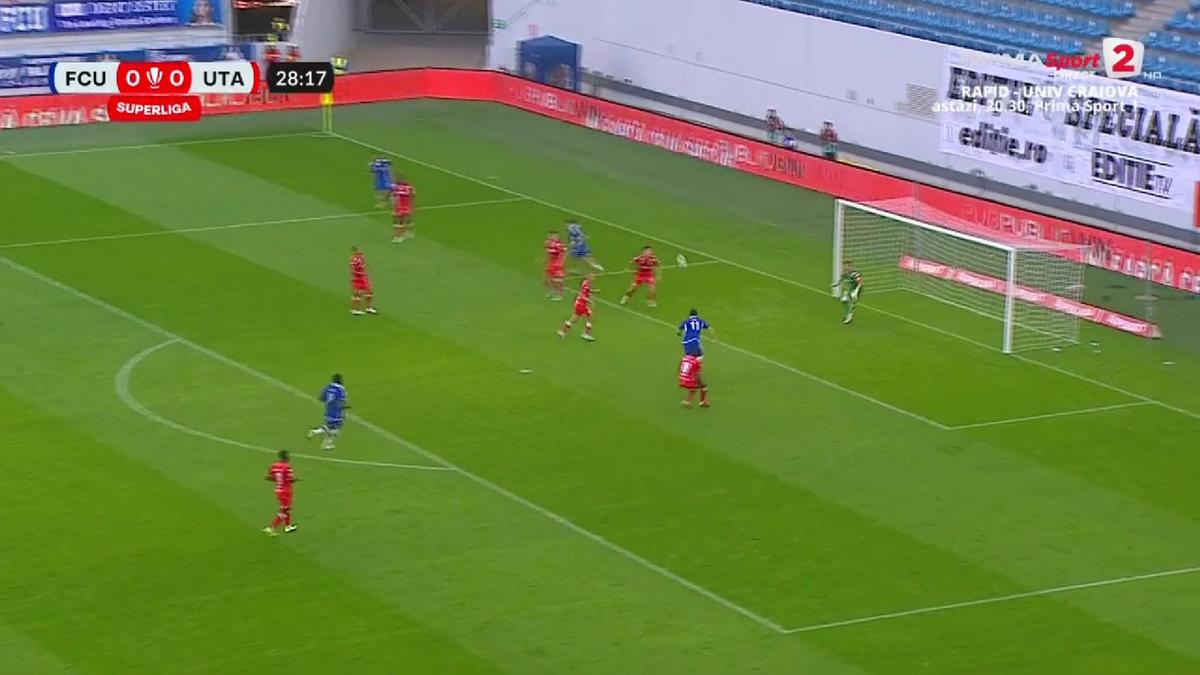Prima repriză a meciului FCU Craiova - UTA, marcată de trei faze de arbitraj » Marian Barbu a avut nevoie de ajutorul VAR în două rânduri