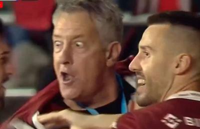 Așa e în Giulești! Cristiano Bergodi, TRANSFORMAT după golul de 2-0: camerele TV au surprins bucuria dezlănțuită a italianului