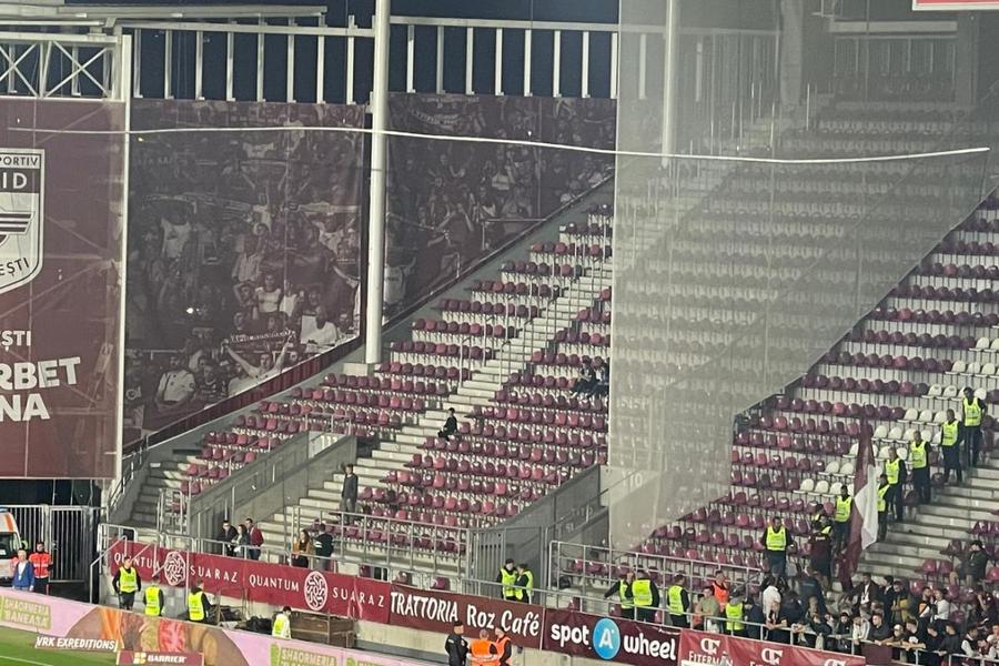 Galeria și-a respectat promisiunea și n-a făcut deplasarea Ce nu s-a văzut la TV la Rapid - CSU Craiova: cine a apărut în peluza giuleștenilor + primele imagini cu Petrila după accidentare