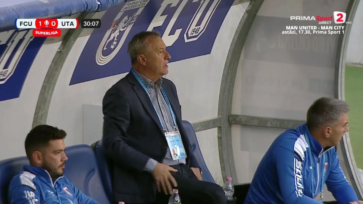 Prima repriză a meciului FCU Craiova - UTA, marcată de trei faze de arbitraj » Marian Barbu a avut nevoie de ajutorul VAR în două rânduri