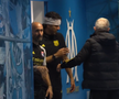 Imagini ȘOCANTE din Franța! Antrenorul lui Lyon, plin de sânge după ce autocarul a fost atacat de ultrașii lui Marseille! Captură: Prime Video