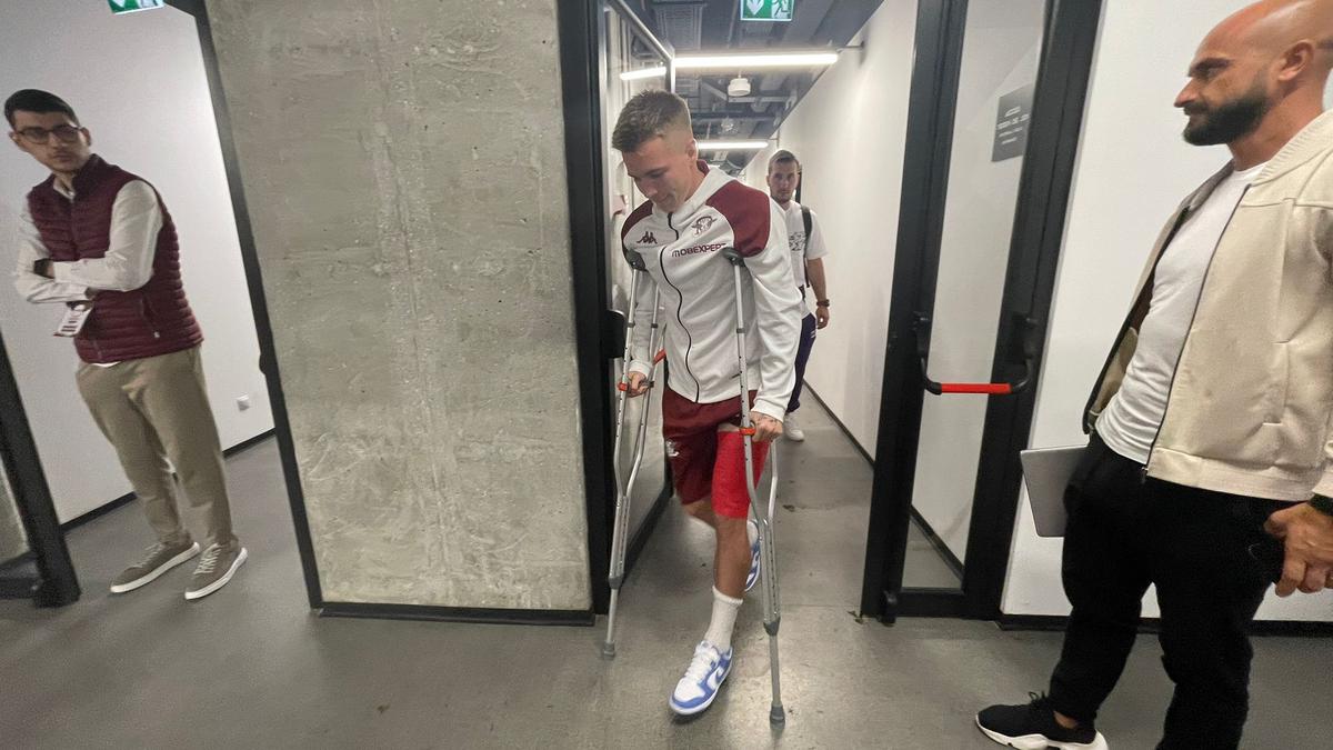 Pierdere URIAȘĂ! Cel mai în formă fotbalist al Rapidului s-a „rupt” la derby-ul cu CSU Craiova » Aștepta convocarea la națională!