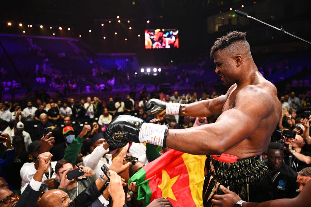 Aproape de un ȘOC istoric! Ngannou l-a trimis la podea pe Tyson Fury, dar a pierdut meciul! Decizie controversată a arbitrilor