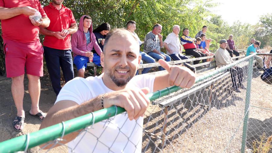 Scandal, urlete și amenințări » L-au „mușcat” pe Castor și a început haosul: „Băi țărane, vezi că la noi se merge pe stradă cu drujba pornită!”
