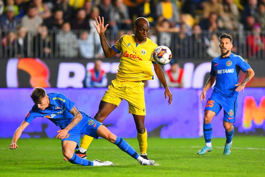 Octavian Popescu (20 de ani, extremă stânga) a jucat degeaba pe postul care-i convine, evoluția lui din Petrolul - FCSB 2-2 a fost slabă.