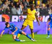 Octavian Popescu (20 de ani, extremă stânga) a jucat degeaba pe postul care-i convine, evoluția lui din Petrolul - FCSB 2-2 a fost slabă.