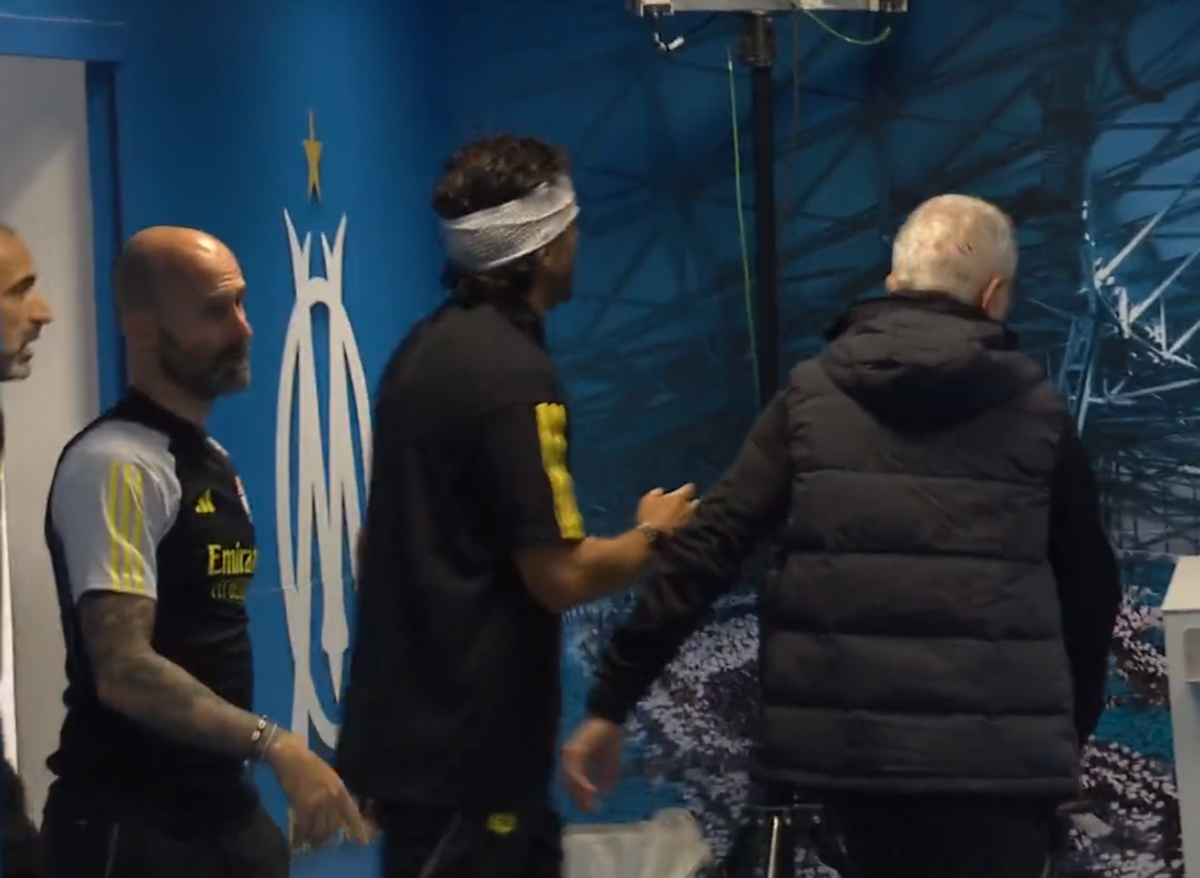 Fabio Grosso, imagini ȘOCANTE din Franța! Antrenorul lui Lyon, plin de sânge după ce autocarul a fost atacat de ultrașii lui Marseille! Meciul poate fi amânat