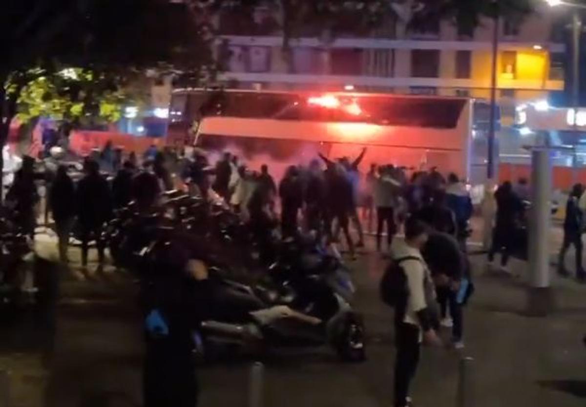 Fabio Grosso, imagini ȘOCANTE din Franța! Antrenorul lui Lyon, plin de sânge după ce autocarul a fost atacat de ultrașii lui Marseille! Meciul poate fi amânat