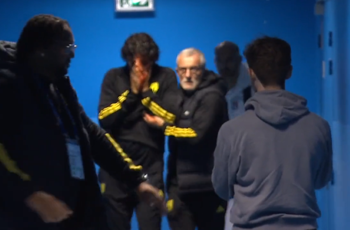 Fabio Grosso, imagini ȘOCANTE din Franța! Antrenorul lui Lyon, plin de sânge după ce autocarul a fost atacat de ultrașii lui Marseille! Meciul poate fi amânat
