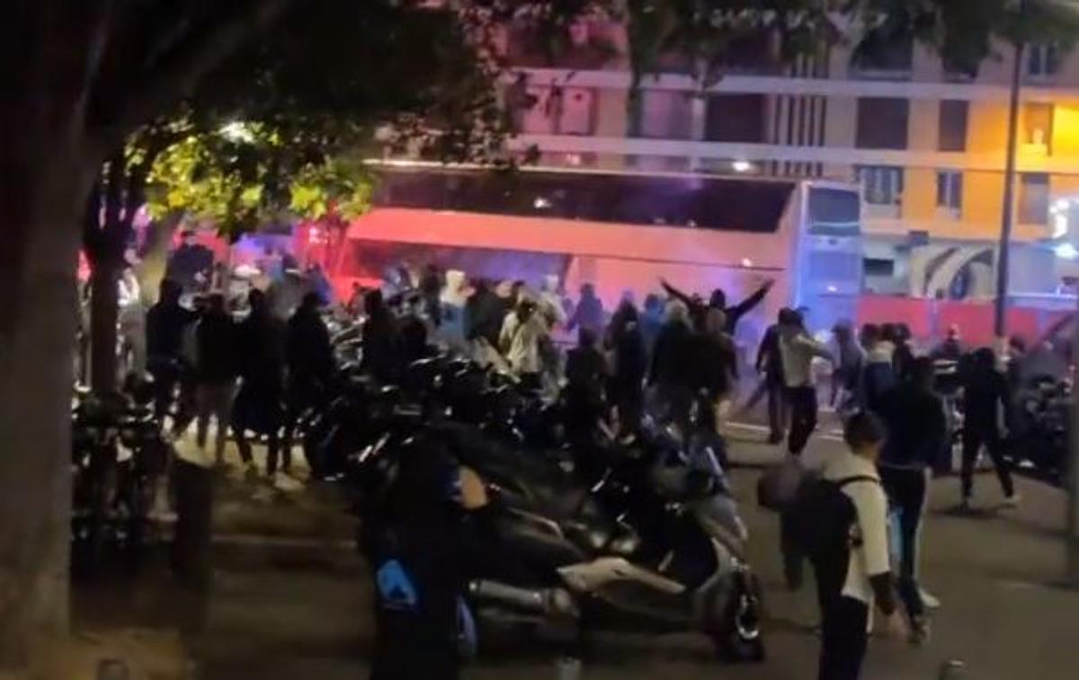 Fabio Grosso, imagini ȘOCANTE din Franța! Antrenorul lui Lyon, plin de sânge după ce autocarul a fost atacat de ultrașii lui Marseille! Meciul poate fi amânat