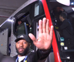 Imagini ȘOCANTE din Franța! Antrenorul lui Lyon, plin de sânge după ce autocarul a fost atacat de ultrașii lui Marseille! Captură: Prime Video