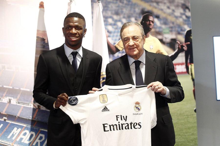 Vinicius Jr. ar fi vrut să fie prezent la Paris, dar președintele Florentino Perez i-a interzis / Foto: Imago Atac dur la Real Madrid: „Un eșec electoral și moral!” » Explicațiile juriului pentru Balonul de Aur luat de Rodri: „Încoronarea lui este o justiție, o explozie și un semnal”
