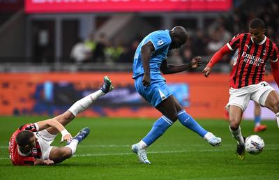 Napoli a învins-o clar pe AC Milan și s-a distanțat în clasament