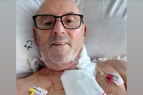 Ioan Sdrobiș s-a fotografiat pe patul de spital, după ce a suferit operația pe cord deschis