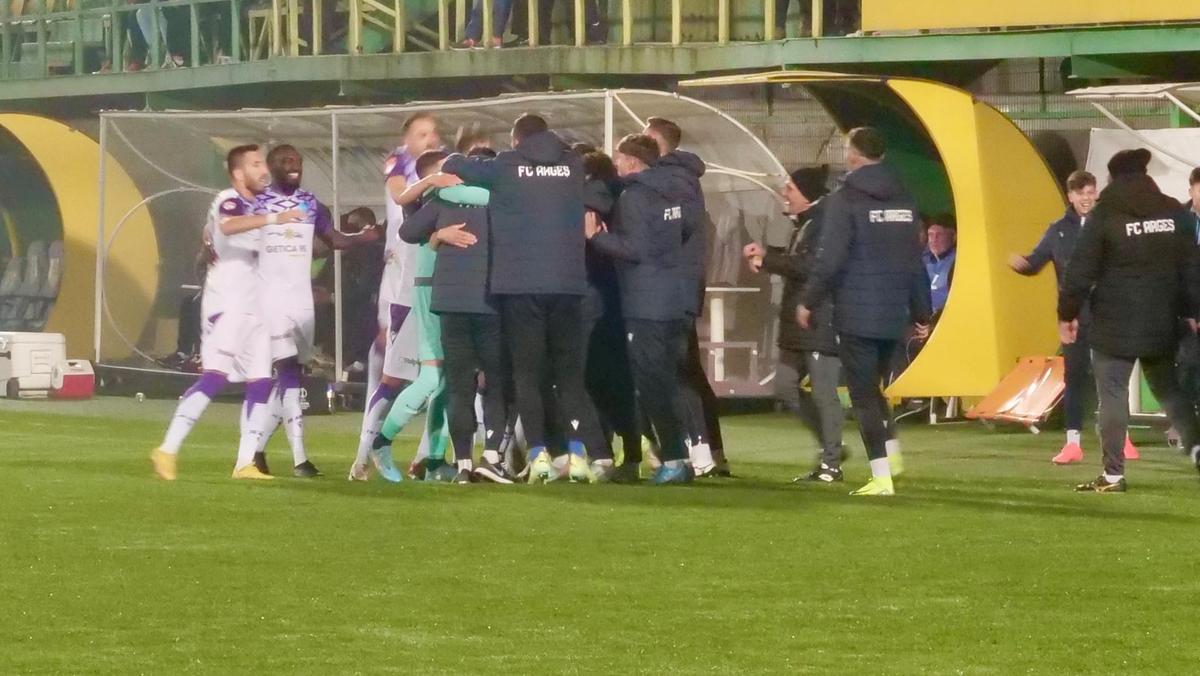 Dan Petrescu a țâșnit pe teren după remiza cu FC Argeș. Ce s-a întâmplat imediat după fluierul de final