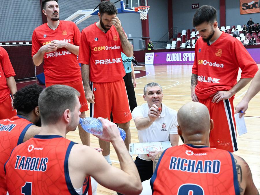 Antrenorul lui CSM Oradea, Cristian Achim, a vorbit deschis despre suspiciunile de meciuri trucate în toamna trecută. Foto: sportpictures Carmen Tocală, șefa FRB, primă reacție despre investigația dezvăluită de GSP: „Tot campionatul e în anchetă de pariuri ilegale. Am angajat detectivi. Nu vom mai transmite meciurile live”