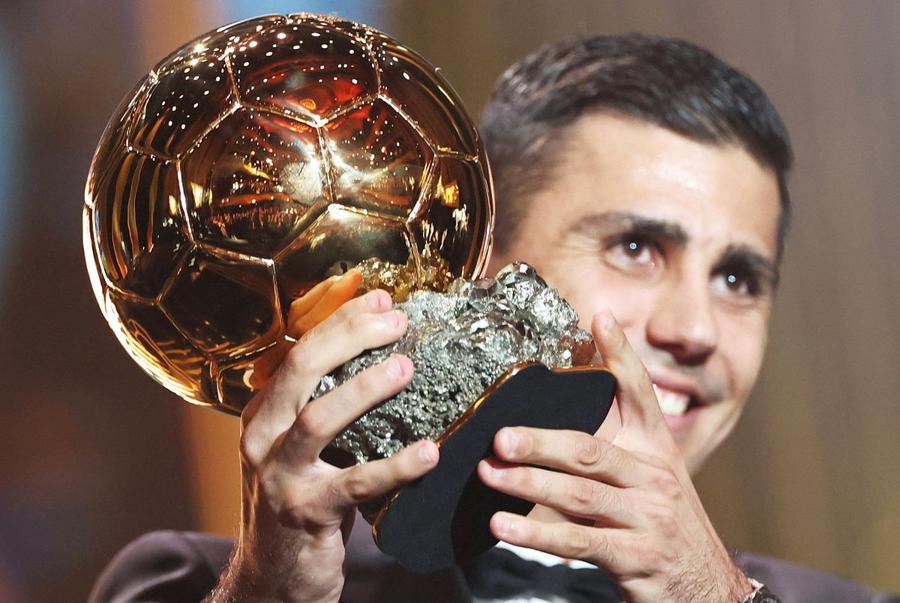 După 64 de ani, un fotbalist din Spania, Rodri Hernandez, a câștigat mult râvnitul Balon de Aur / Foto: Imago Nu s-a mai văzut! Decizie radicală, după ce A UITAT să îl voteze pe Vincius la Balonul de Aur: „Îmi dau demisia”