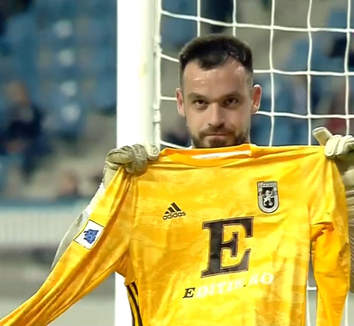 Claudiu Chindriș a afișat un tricoul al FCU Craiova pe „Ion Oblemenco”