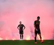 Suporterii lui Genoa au aruncat cu fumigene pe teren la meciul cu Cremonese / Foto: Imago Images