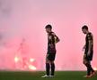 Suporterii lui Genoa au aruncat cu fumigene pe teren la meciul cu Cremonese / Foto: Imago Images