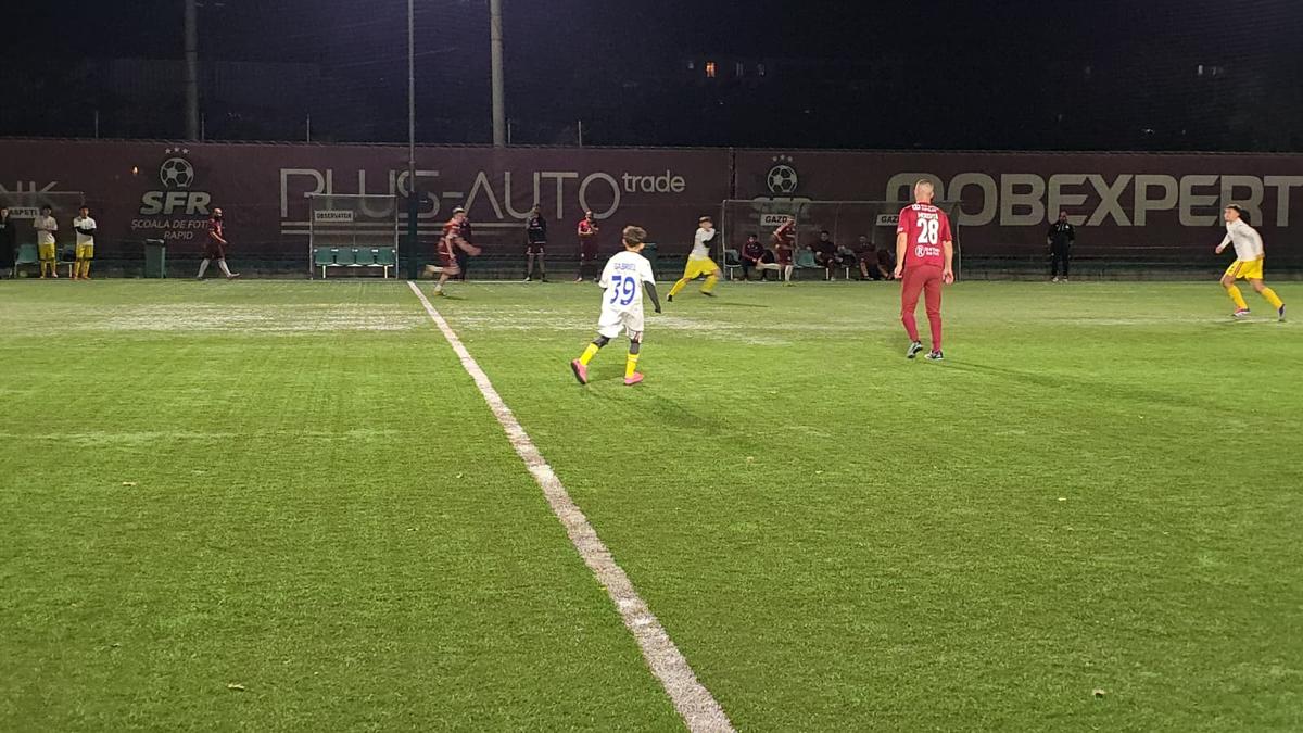 Victor Angelescu a făcut spectacol într-un amical: „Mai ușor că îi rupeți iar mâna!” / „Am vrut să dau gol”