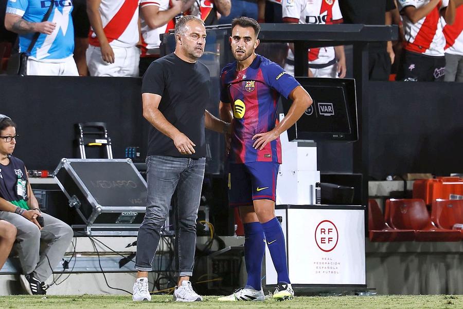 Hansi Flick și Eric Garcia. Foto: Imago Toni Kroos a urmărit El Clasico și a identificat marea greşeală a Barcelonei: „Nu l-am înțeles pe Hansi Flick. Am fost surprins de această decizie”