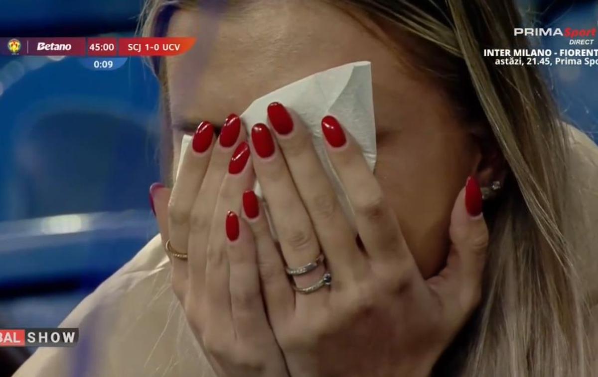 Cine este femeia care a izbucnit în lacrimi în tribune, după golul din Sănătatea Cluj - Craiova
