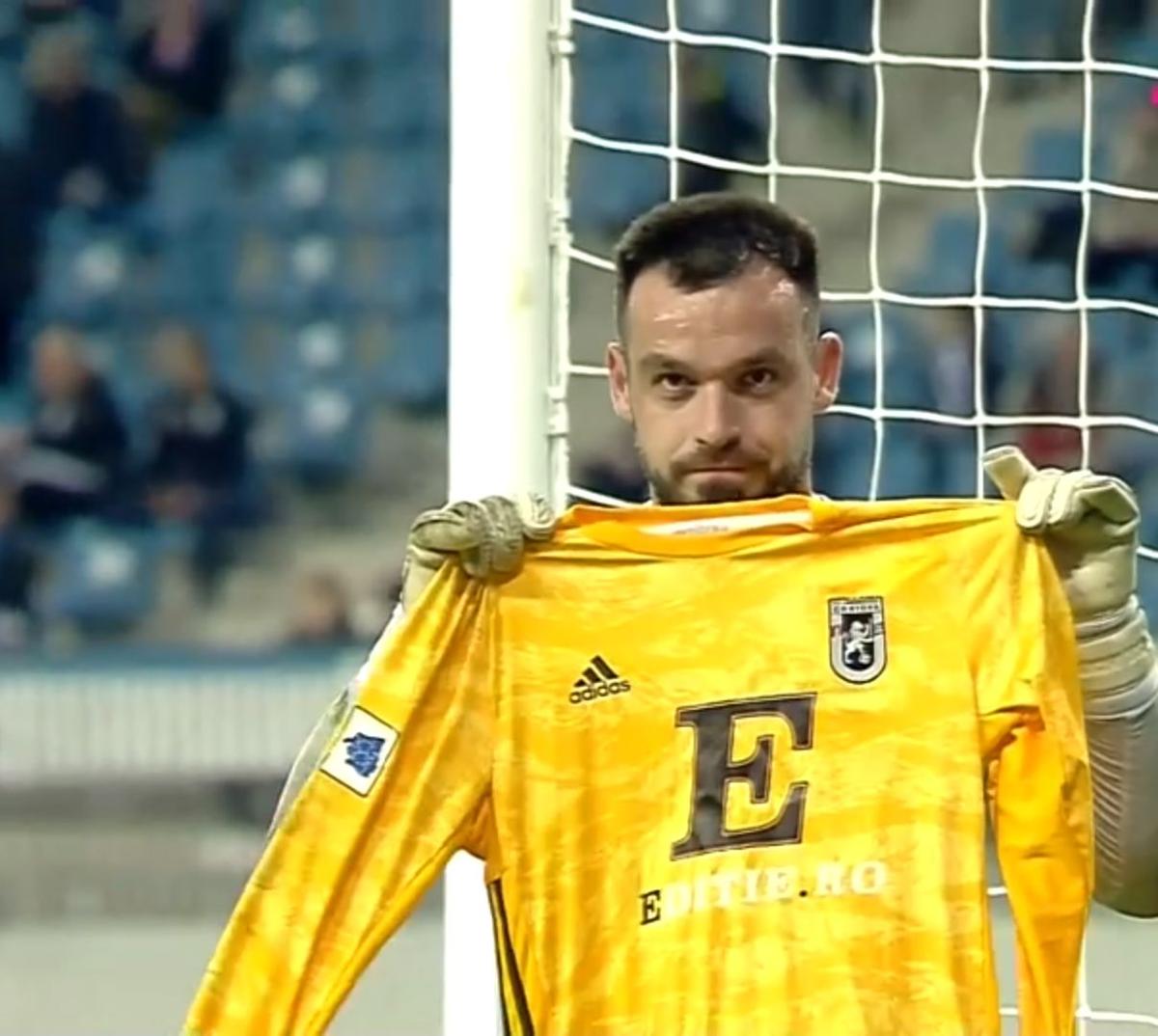 Claudiu Chindriș a afișat un tricoul al FCU Craiova pe „Ion Oblemenco”