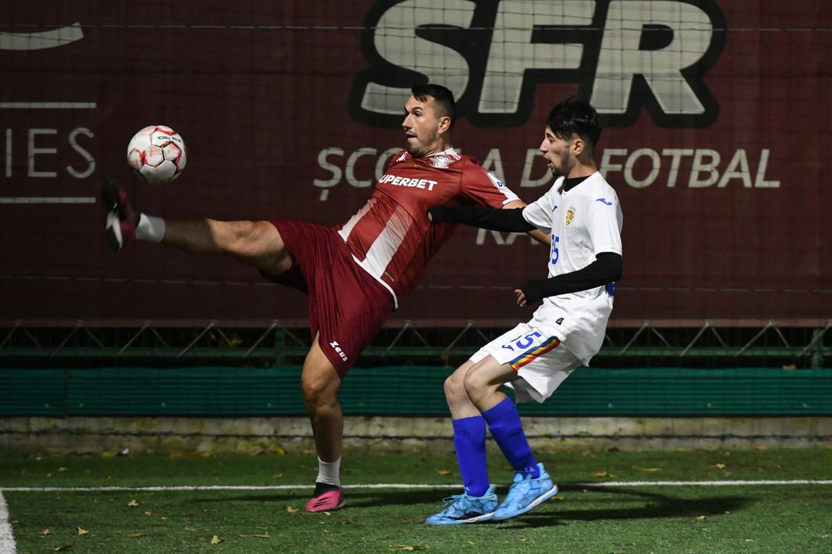 Victor Angelescu a făcut spectacol într-un amical: „Mai ușor că îi rupeți iar mâna!” / „Am vrut să dau gol”