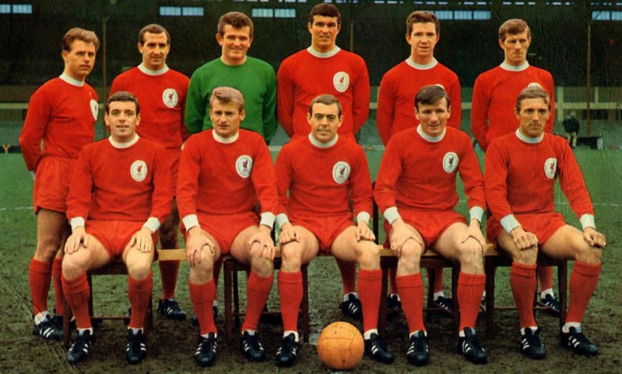foto: Primul echipament complet roșu al echipei Liverpool / Liverpool FC Secretele din spatele celor mai curioase porecle ale echipelor din Premier League: de la „Geamgii”, la „Pensionari”