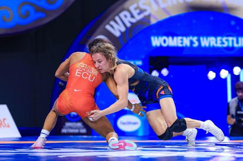 Andreea Ana (dreapta) în acțiune la Campionatele Mondiale 2026 Foto: Imago Images