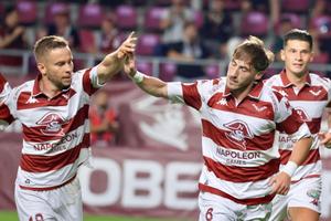 Se pregătește o plecare de la Rapid! Titularul intră în ultimele 6 luni de contract și are ofertele pe masă