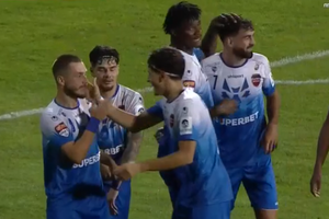 Gafă imensă în Gloria Bistrița - FCSB: Batubinsika și Matei Popa, neglijenți