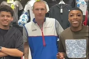 Fostul fotbalist al Barcelonei a ajuns să lucreze la Intersport: „Nu are legătură cu banii”