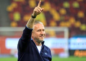 Reghecampf îi cere lui Becali să semneze acum cu fotbalistul!