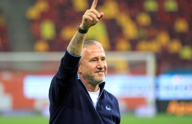 Reghecampf îi cere lui Becali să semneze acum cu fotbalistul!