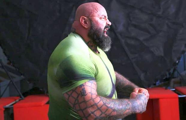 EXCLUSIV VIDEO „Sunt un moș nebun care luptă în cușcă”. Poveștile gigantului Sandu Lungu: culisele “Uite cine dansează”, detenția tatălui, palmele lui Vizer, de ce plânge imediat, de ce l-ar bate Ghiță, amintiri cu filme XXX