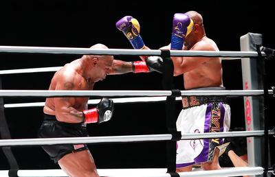 FOTO+VIDEO. Spectacol total în lupta dintre Mike Tyson și Roy Jones Jr. » Rezultat surprinzător: „Eu trebuia să câștig!”