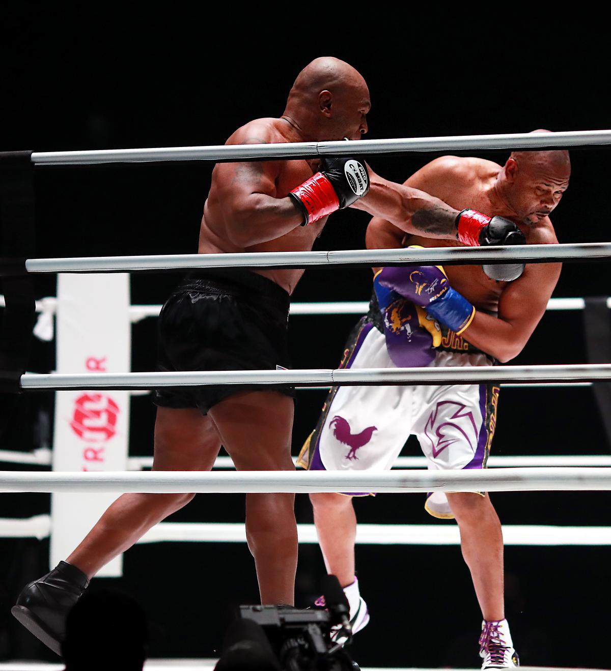 FOTO+VIDEO. Spectacol total în lupta dintre Mike Tyson și Roy Jones Jr. » Rezultat surprinzător: „Eu trebuia să câștig!”
