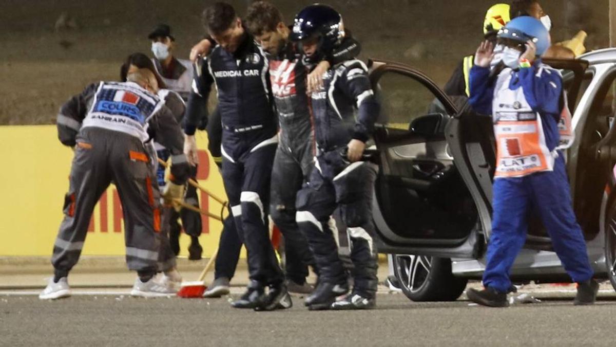 Lewis Hamilton, victorie la Bahrain, într-un Mare Premiu marcat de un incident grav: mașina lui Romain Grosjean a luat foc