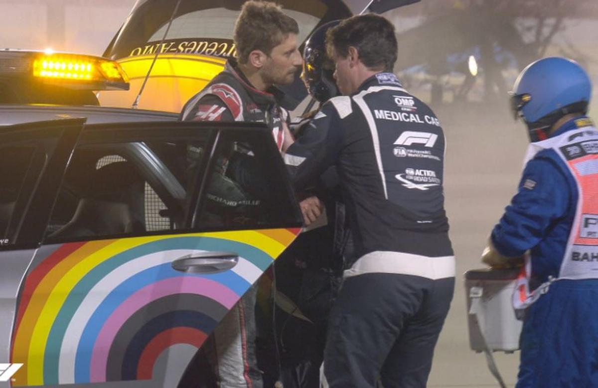 Lewis Hamilton, victorie la Bahrain, într-un Mare Premiu marcat de un incident grav: mașina lui Romain Grosjean a luat foc