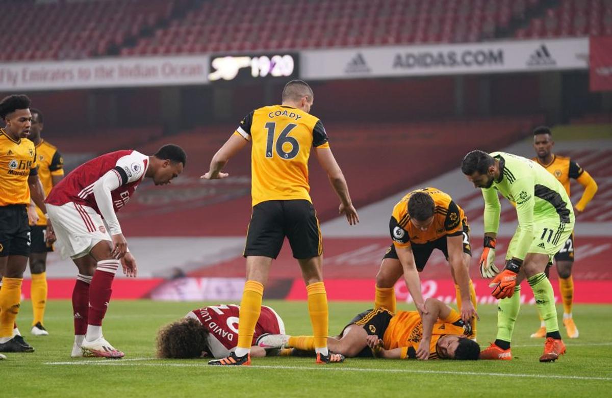 UPDATE Accidentare de coşmar a lui Raul Jimenez: „A fost oribil! Şocant!” » Atacantul lui Wolves, operat
