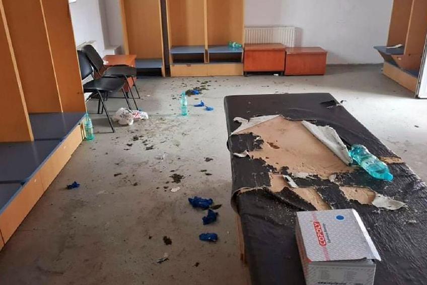 Imagine surprinsă în vestiarul stadionului „Dan Păltinișanu” / Sursă foto: Facebook ASU Poli
