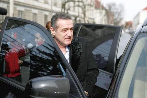 Gigi Becali, implicat într-un accident rutier