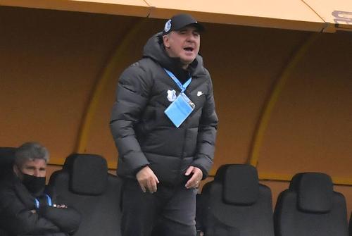 Gică Hagi, antrenorul Farului, a criticat tactica celor de la Gaz Metan pentru meciul din această după-amiază (1-1). Medieșenii s-au mulțumit să se baricadeze în defensivă și să lovească pe contraatac.