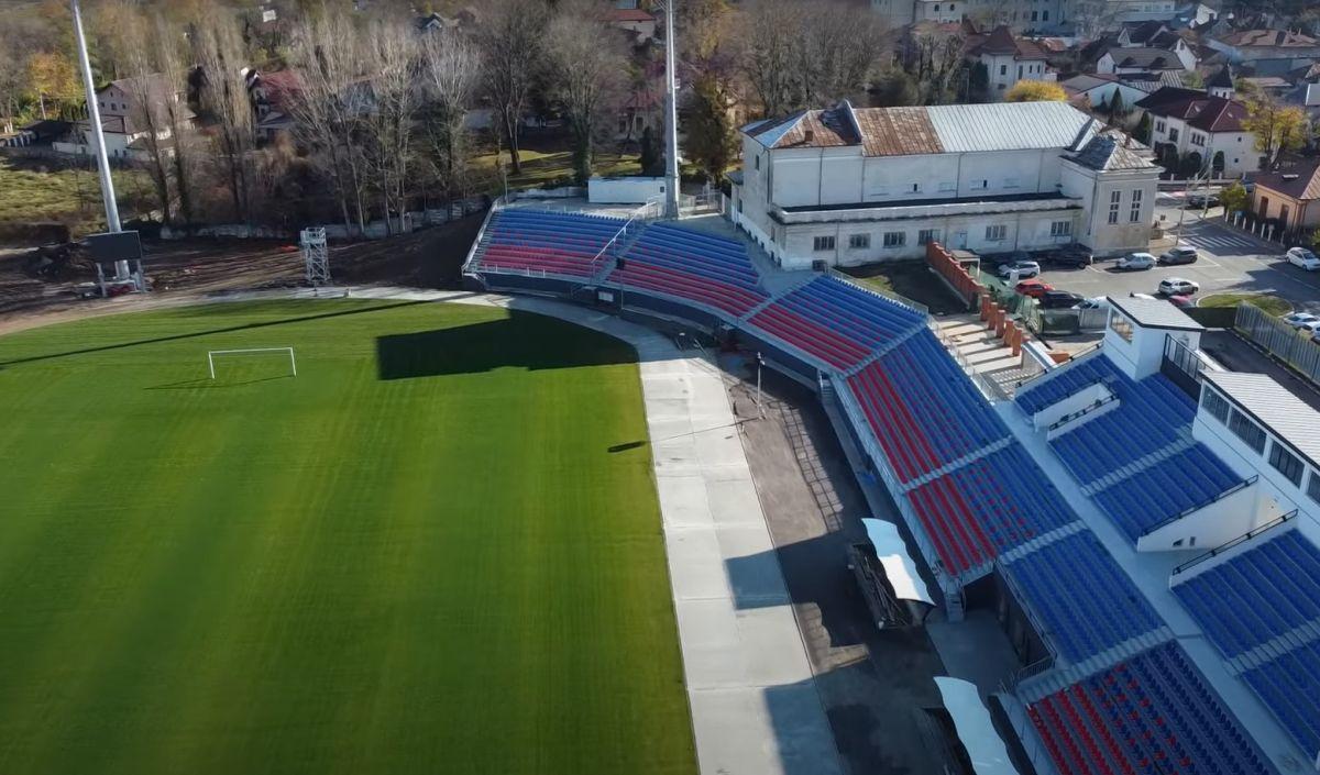Asta le întrece pe toate! Tribuna noului stadion din Superliga, construită în jurul unei clădiri