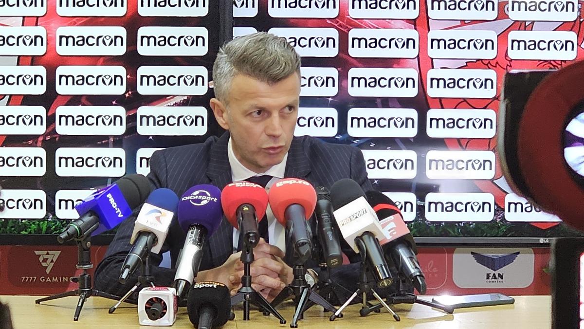 Cine e jucătorul prezent la conferința de adio a lui Ovidiu Burcă și singurul care a postat ceva despre antrenor pe rețele