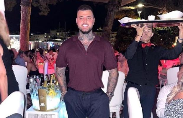 O nouă aroganță a lui Adrian Mititelu jr! Cum arată mașina de 500.000 de euro pe care tocmai și-a cumpărat-o