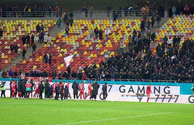 4 detalii care arată că Dinamo se cutremură: „Ne bătea obrazul și le spunea colegilor «Hai la vestiare!»”