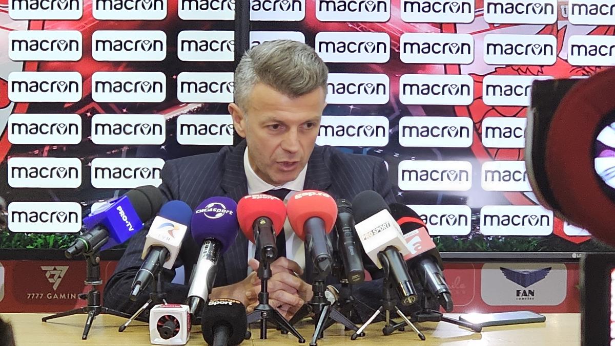 Cine e jucătorul prezent la conferința de adio a lui Ovidiu Burcă și singurul care a postat ceva despre antrenor pe rețele